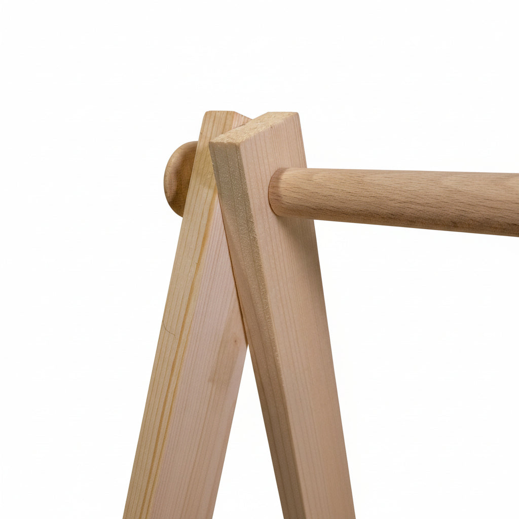 Colgador de móviles / Gimnasio Montessori